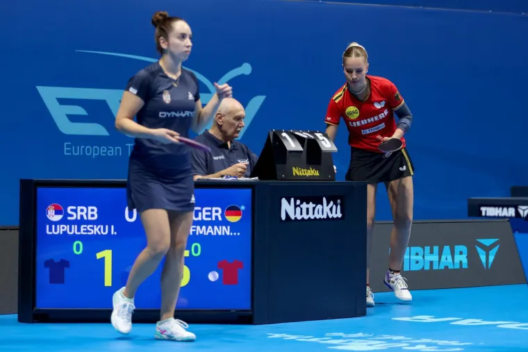 Svi u zadarskom košarkaškom hramu gledali su što djevojke rade na stolu