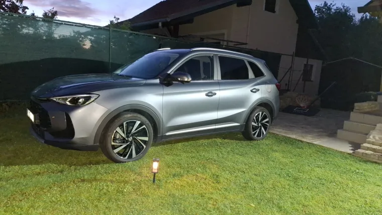 Kinez koji 'vuče' kao lud, a troši benzina na kapaljku: Vozili smo MG ZS Hybrid+