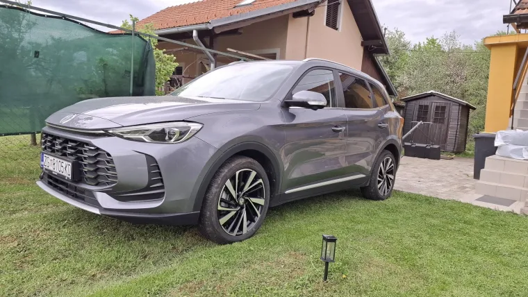 Kinez koji 'vuče' kao lud, a tro&scaron;i benzina na kapaljku: Vozili smo MG ZS Hybrid+