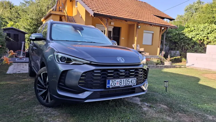 Kinez koji 'vuče' kao lud, a tro&scaron;i benzina na kapaljku: Vozili smo MG ZS Hybrid+