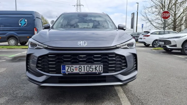 Kinez koji 'vuče' kao lud, a tro&scaron;i benzina na kapaljku: Vozili smo MG ZS Hybrid+