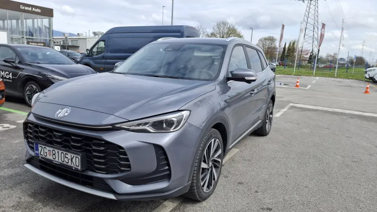 Kinez koji 'vuče' kao lud, a tro&scaron;i benzina na kapaljku: Vozili smo MG ZS Hybrid+