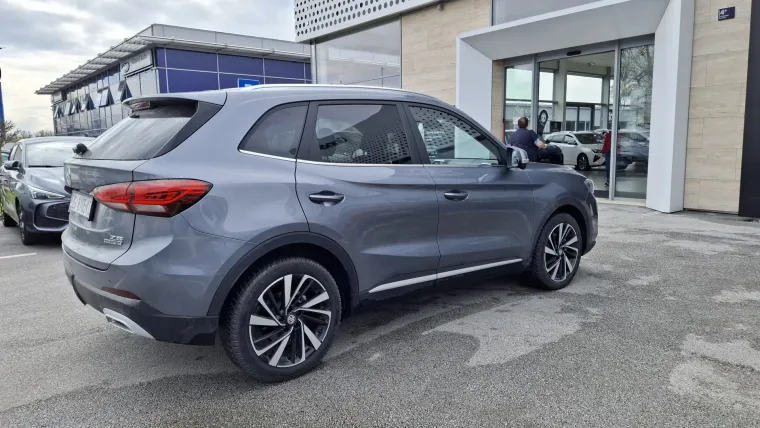 Kinez koji 'vuče' kao lud, a tro&scaron;i benzina na kapaljku: Vozili smo MG ZS Hybrid+