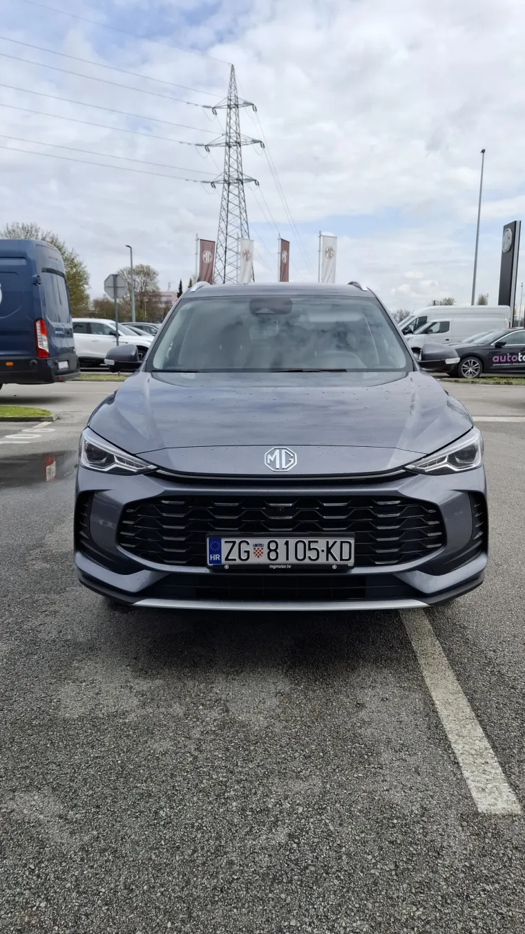 Kinez koji 'vuče' kao lud, a tro&scaron;i benzina na kapaljku: Vozili smo MG ZS Hybrid+