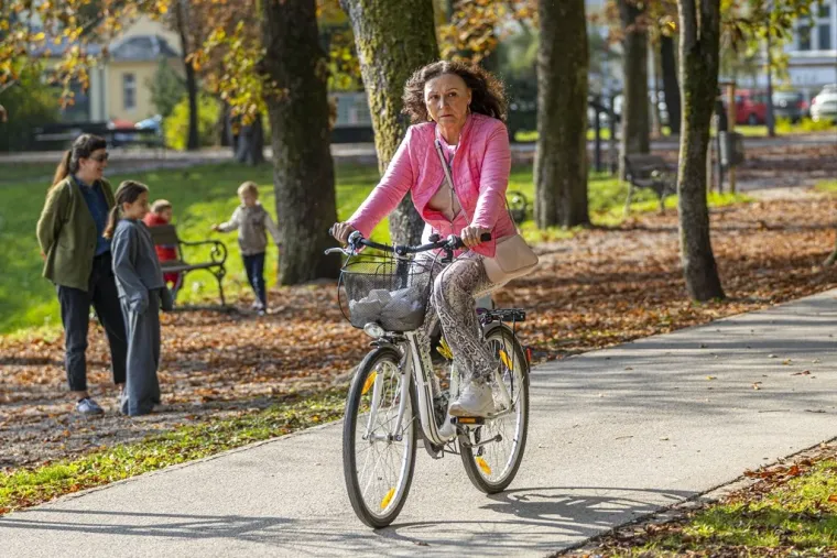 Atraktivne dame u susjednom gradu: Kratka haljinica i crveni sako nisu prošli nezapaženo