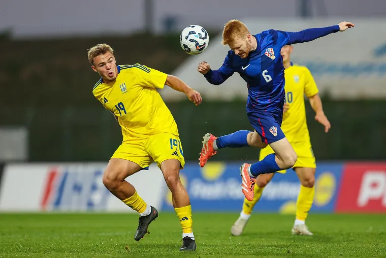 Pazite u čijem dru&scaron;tvu Dalić i Mandžukić gledaju mlade Vatrene