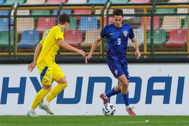 Pazite u čijem dru&scaron;tvu Dalić i Mandžukić gledaju mlade Vatrene