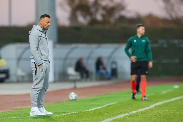 Pazite u čijem dru&scaron;tvu Dalić i Mandžukić gledaju mlade Vatrene