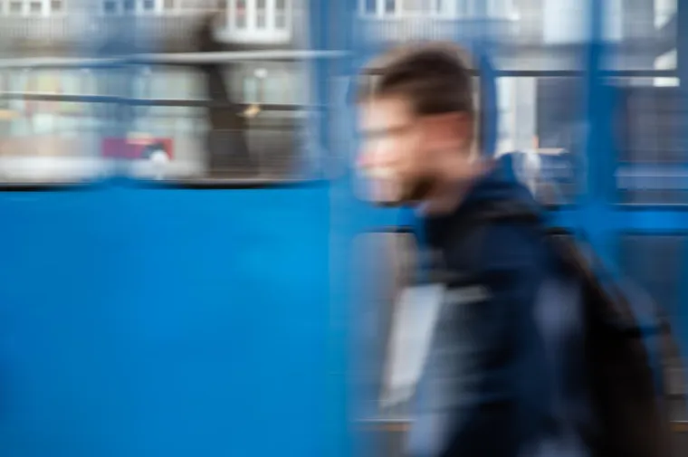 Zagrebački trg vrvio je prolaznicima, a svi su gledali u nju: Dama na biciklu očarala centar