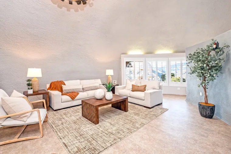 Ova bajkovita kuća izgleda kao ona u kojoj je živjela Obitelj Kremenko, a cijena joj je opaka