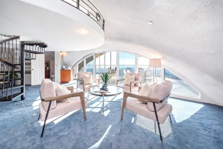 Ova bajkovita kuća izgleda kao ona u kojoj je živjela Obitelj Kremenko, a cijena joj je opaka