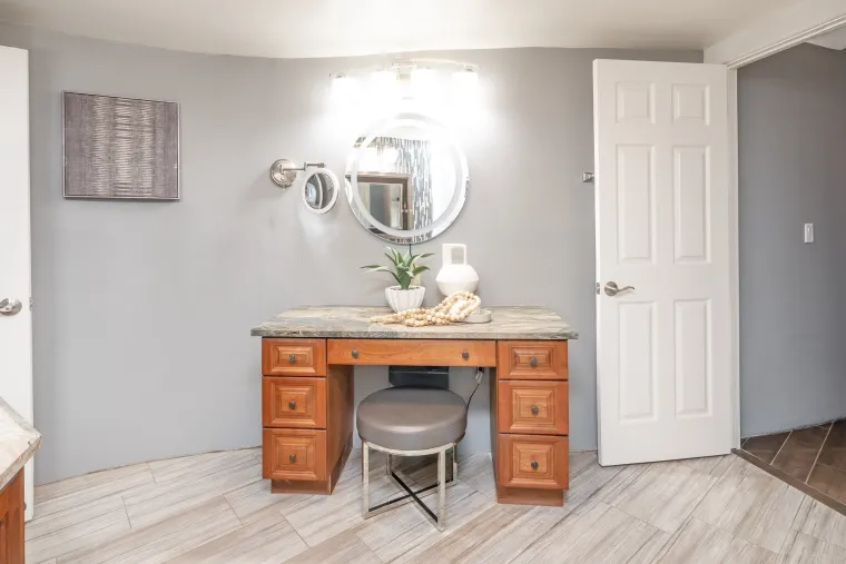 Ova bajkovita kuća izgleda kao ona u kojoj je živjela Obitelj Kremenko, a cijena joj je opaka