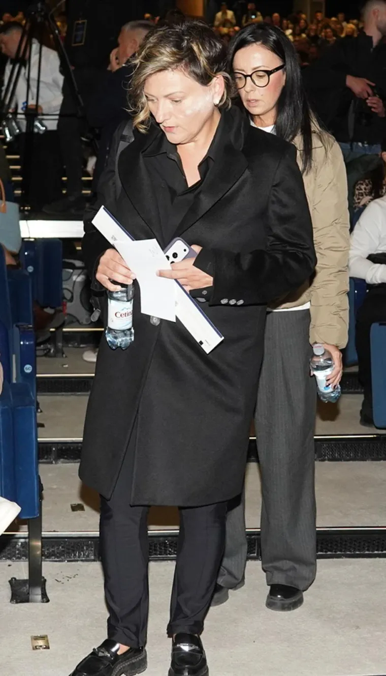 Suzana Mančić se pojavila na koncertu u Beogradu i zasjenila sve: &Scaron;armantna glumica kao da ne stari