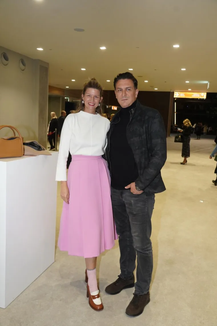 Suzana Mančić se pojavila na koncertu u Beogradu i zasjenila sve: &Scaron;armantna glumica kao da ne stari