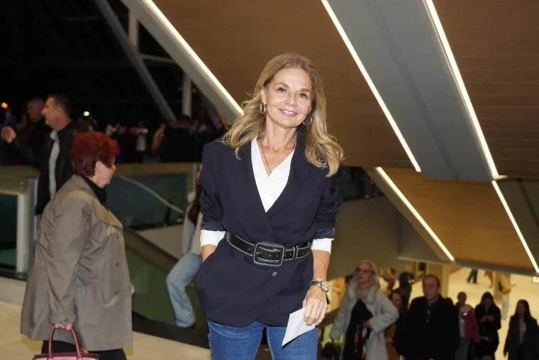 Suzana Mančić se pojavila na koncertu u Beogradu i zasjenila sve: &Scaron;armantna glumica kao da ne stari