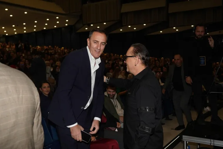 Suzana Mančić se pojavila na koncertu u Beogradu i zasjenila sve: &Scaron;armantna glumica kao da ne stari