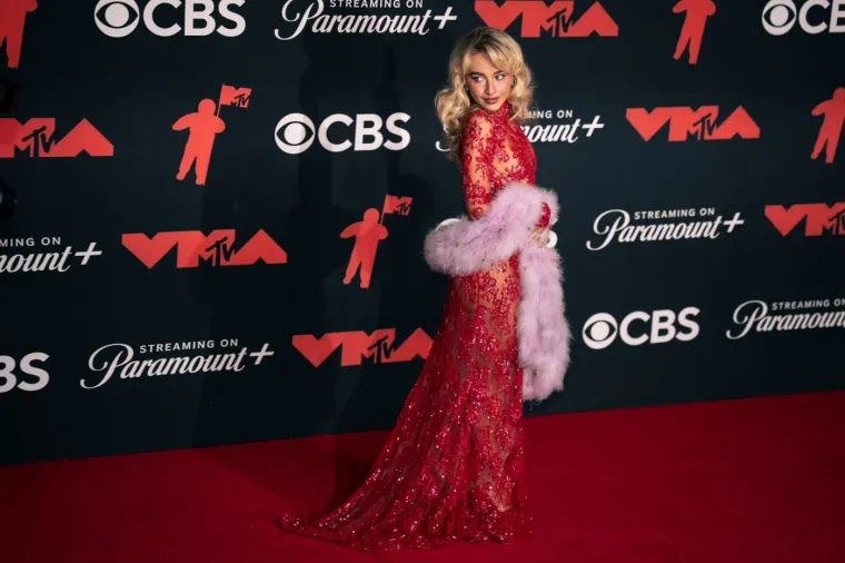 Holivudska plavu&scaron;ica magnet je za Grammyje i udvarače: Ovako se popela na svjetske ljestvice