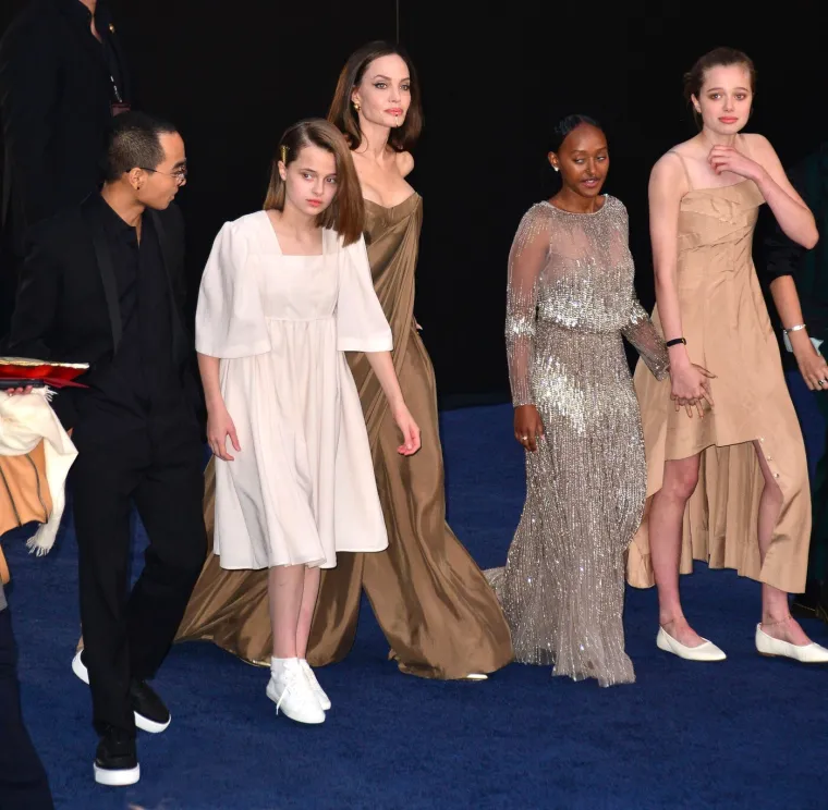 Biološka kći Brada i Angeline u potpunosti promijenila izgled: Rijetki bi je danas prepoznali