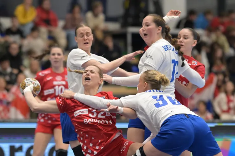 Rukometašice proslavile pobjedu s najmanjim i najslađim navijačima