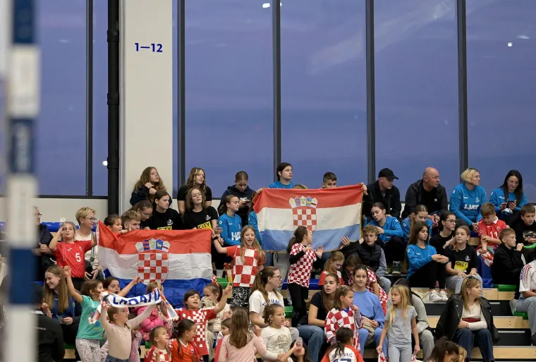 Rukometa&scaron;ice proslavile pobjedu s najmanjim i najslađim navijačima