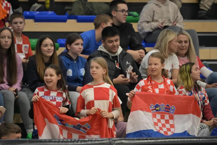 Rukometa&scaron;ice proslavile pobjedu s najmanjim i najslađim navijačima