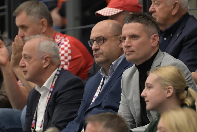 Rukometa&scaron;ice proslavile pobjedu s najmanjim i najslađim navijačima