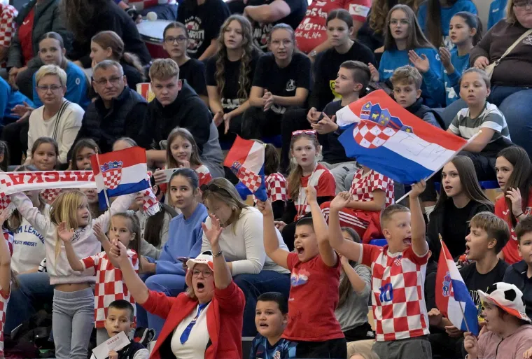 Rukometa&scaron;ice proslavile pobjedu s najmanjim i najslađim navijačima