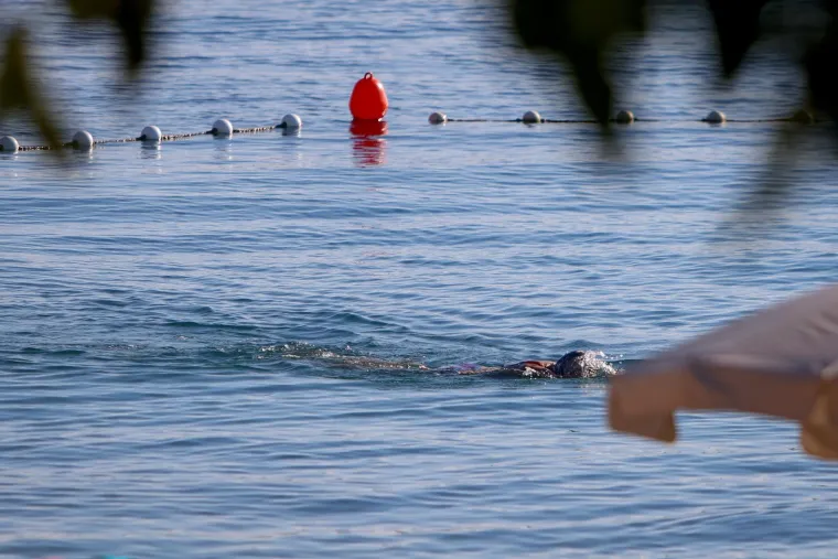 Plavu&scaron;a privukla poglede na zadarskoj plaži: Pogledajte atmosferu