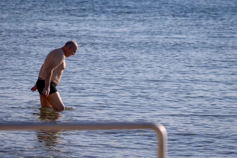 Plavu&scaron;a privukla poglede na zadarskoj plaži: Pogledajte atmosferu