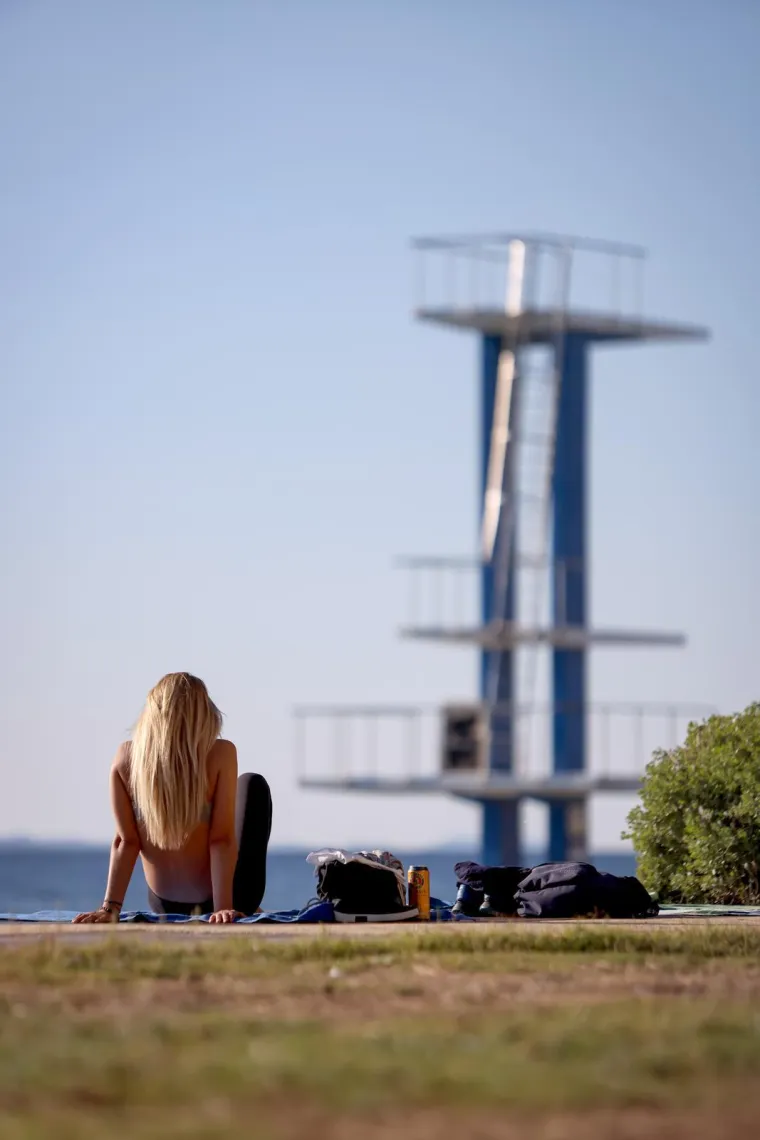 Plavu&scaron;a privukla poglede na zadarskoj plaži: Pogledajte atmosferu