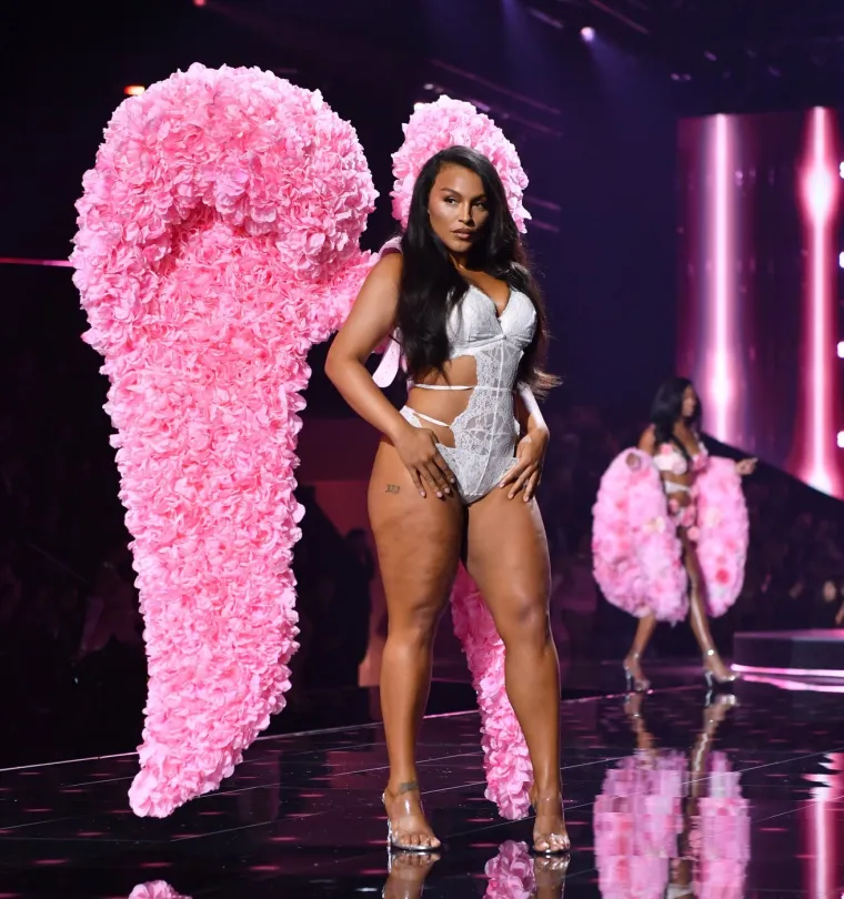 Najseksipilniji show na svijetu: Viktorijine anđelice pokazale svoje obline i pokorile pistu