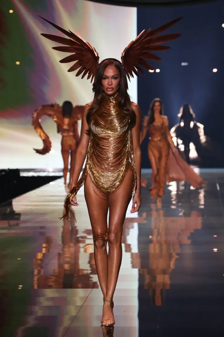 Najseksipilniji show na svijetu: Viktorijine anđelice pokazale svoje obline i pokorile pistu