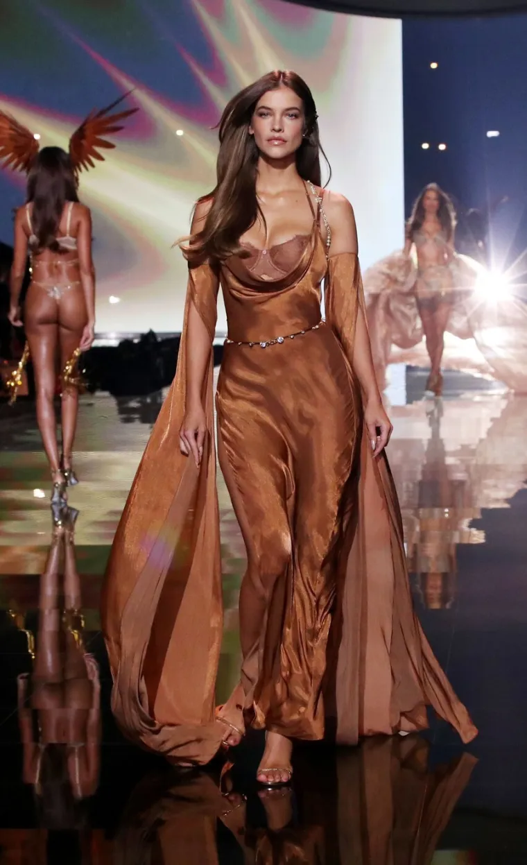 Najseksipilniji show na svijetu: Viktorijine anđelice pokazale svoje obline i pokorile pistu