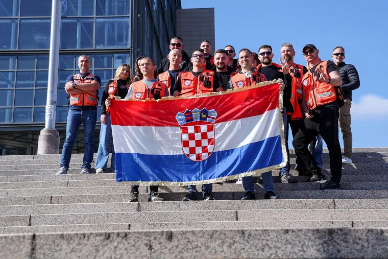 Od oporbe samo Most, Thompson na zvučnicima i pozdrav s ministricom: Ovako izgleda veliki prosvjed hitnjaka