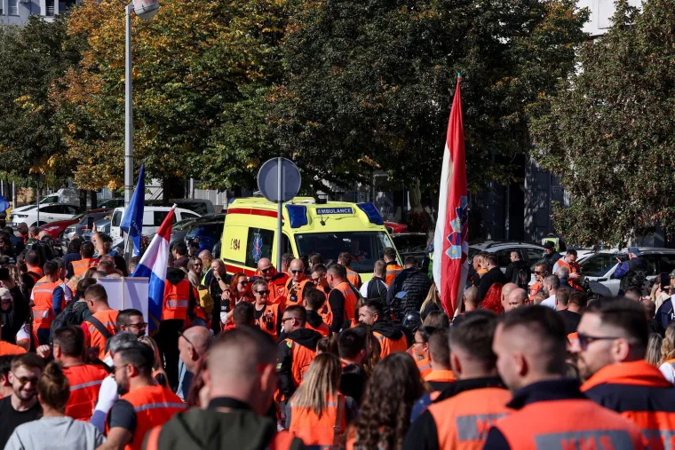 Od oporbe samo Most, Thompson na zvučnicima i pozdrav s ministricom: Ovako izgleda veliki prosvjed hitnjaka