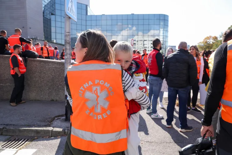 Od oporbe samo Most, Thompson na zvučnicima i pozdrav s ministricom: Ovako izgleda veliki prosvjed hitnjaka