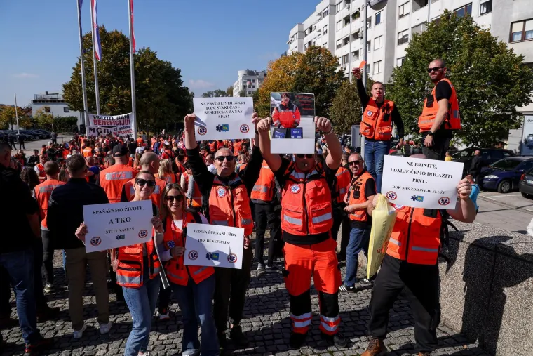 Od oporbe samo Most, Thompson na zvučnicima i pozdrav s ministricom: Ovako izgleda veliki prosvjed hitnjaka