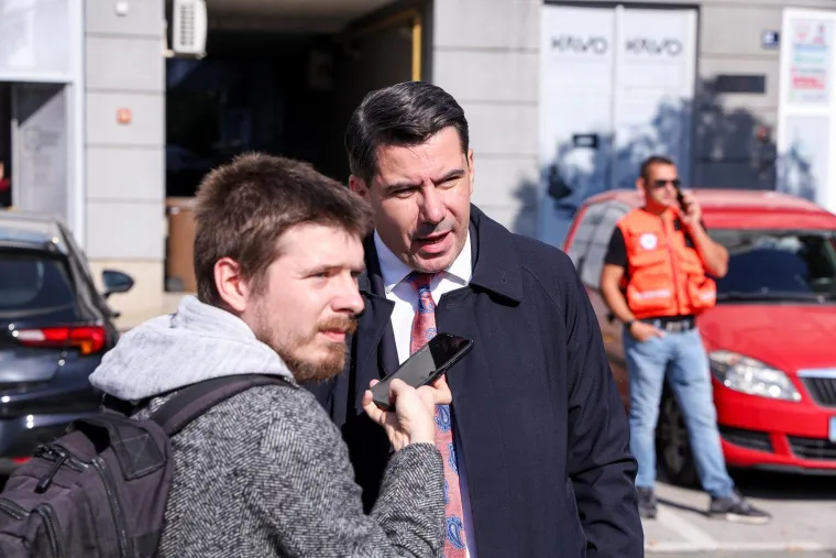 Od oporbe samo Most, Thompson na zvučnicima i pozdrav s ministricom: Ovako izgleda veliki prosvjed hitnjaka