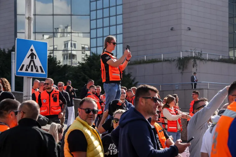 Od oporbe samo Most, Thompson na zvučnicima i pozdrav s ministricom: Ovako izgleda veliki prosvjed hitnjaka