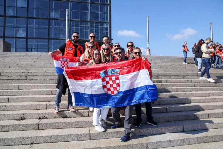 Od oporbe samo Most, Thompson na zvučnicima i pozdrav s ministricom: Ovako izgleda veliki prosvjed hitnjaka