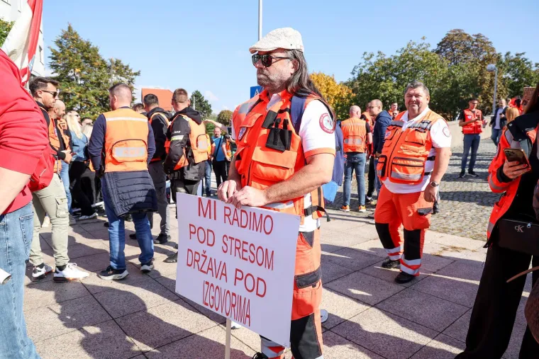 Od oporbe samo Most, Thompson na zvučnicima i pozdrav s ministricom: Ovako izgleda veliki prosvjed hitnjaka