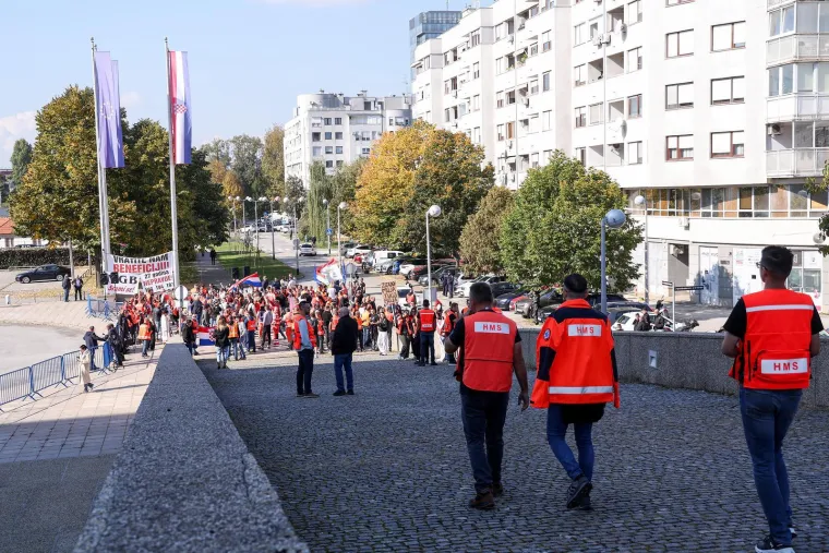 Od oporbe samo Most, Thompson na zvučnicima i pozdrav s ministricom: Ovako izgleda veliki prosvjed hitnjaka