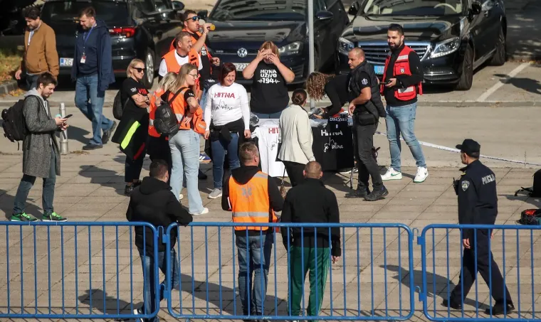 Od oporbe samo Most, Thompson na zvučnicima i pozdrav s ministricom: Ovako izgleda veliki prosvjed hitnjaka