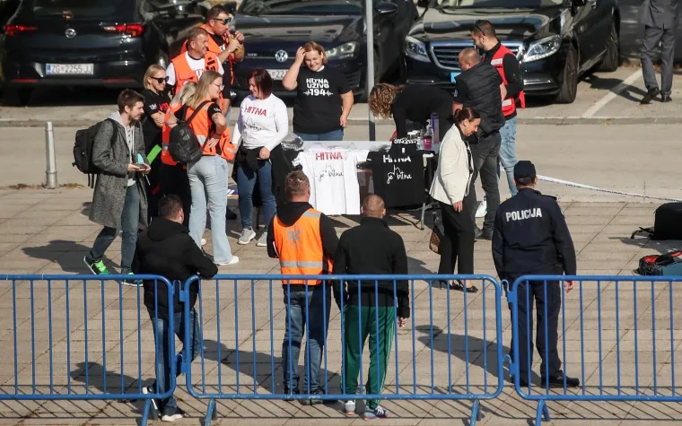 Od oporbe samo Most, Thompson na zvučnicima i pozdrav s ministricom: Ovako izgleda veliki prosvjed hitnjaka