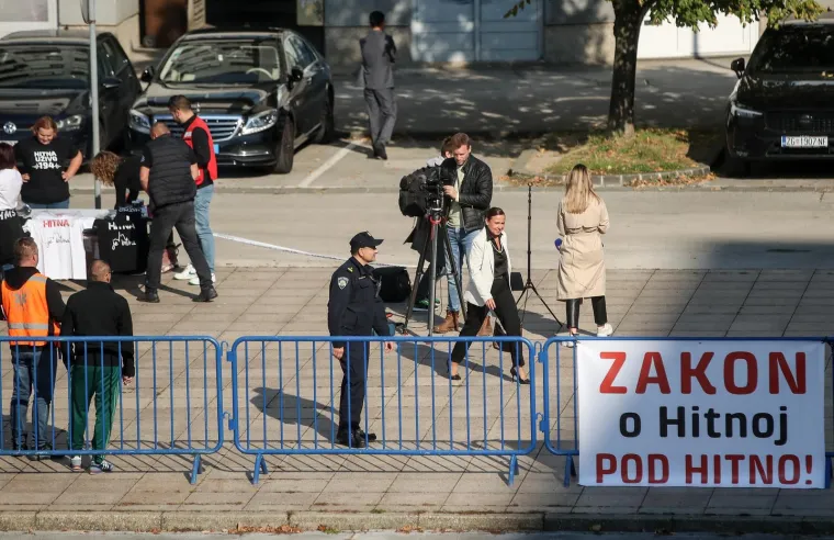 Od oporbe samo Most, Thompson na zvučnicima i pozdrav s ministricom: Ovako izgleda veliki prosvjed hitnjaka