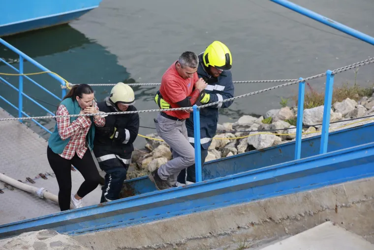 Dramatični prizori spašavanja na istoku Hrvatske: Požar na brodu, dim i panika