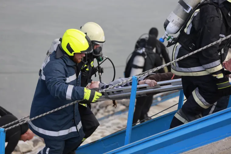 Dramatični prizori spašavanja na istoku Hrvatske: Požar na brodu, dim i panika