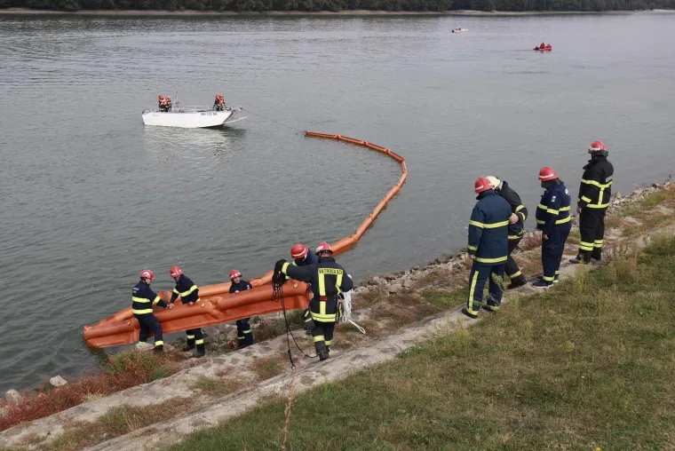 Dramatični prizori spa&scaron;avanja na istoku Hrvatske: Požar na brodu, dim i panika