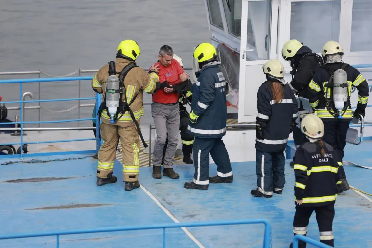 Dramatični prizori spa&scaron;avanja na istoku Hrvatske: Požar na brodu, dim i panika