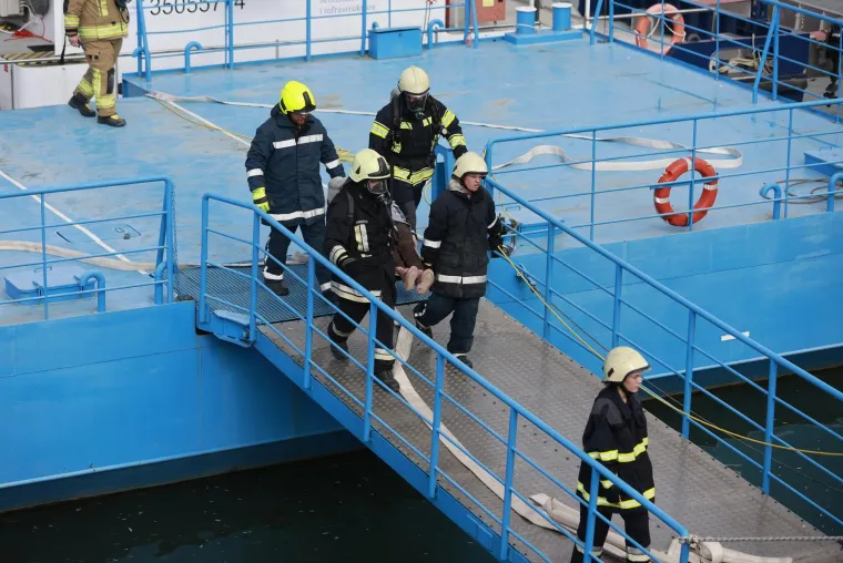 Dramatični prizori spa&scaron;avanja na istoku Hrvatske: Požar na brodu, dim i panika